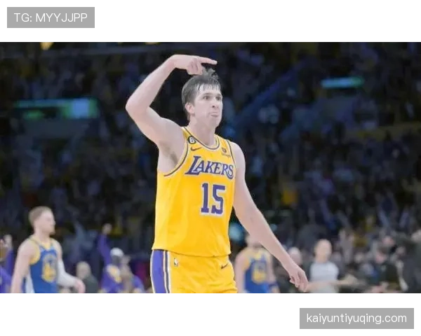 里夫斯无球跑动制造空位，提升湖人外线效率